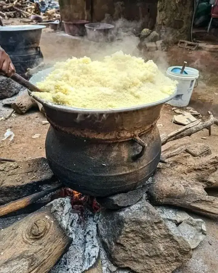 Cuisson de l'attiéké - savoir-faire ancestral